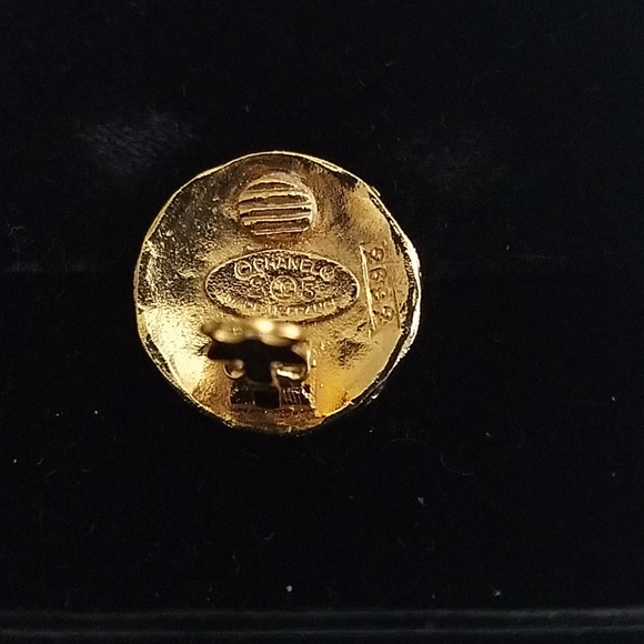 Chanel single earring - Picture 2 of 7